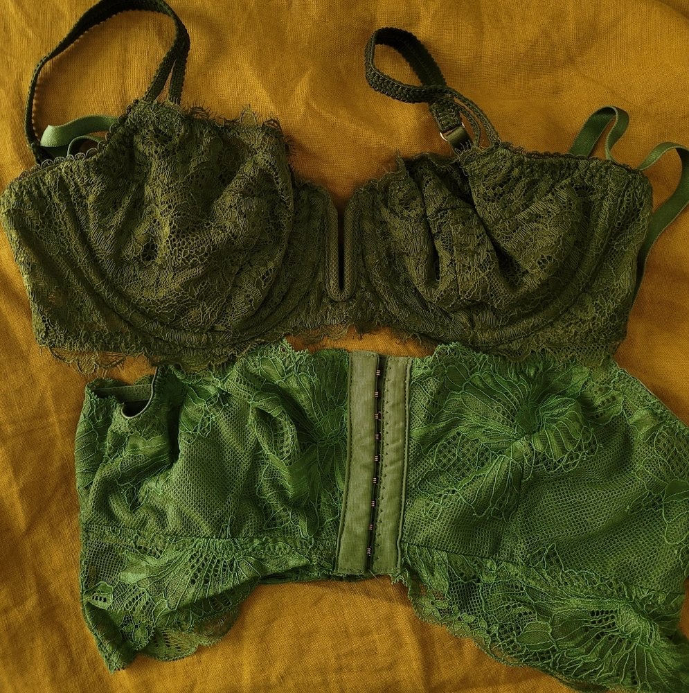 2 Green Auden Lace Bras